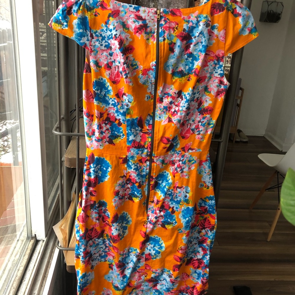 Capped Sleeved Dress with Pockets - Picture 4 of 5